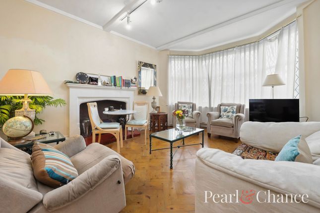 74 Hodford Road, London photo 3