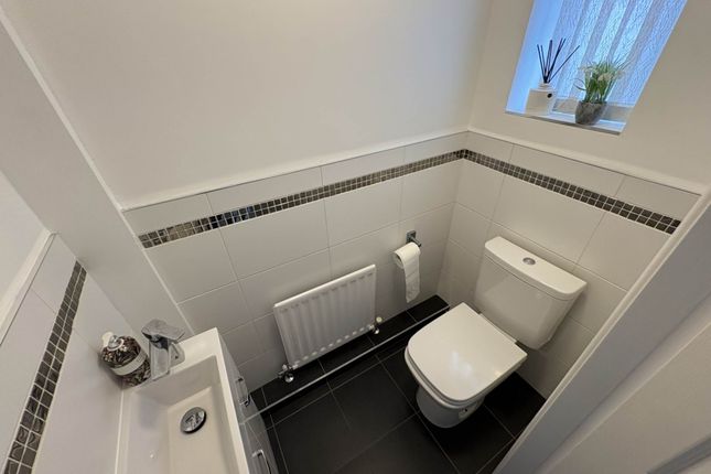 5, Woodlea, Oldham photo 3