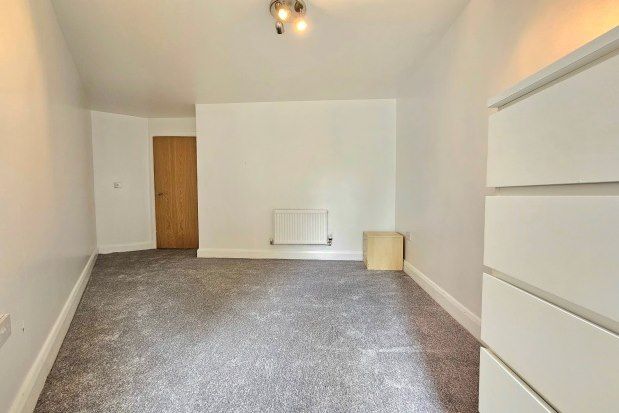 Flat to rent in 111 Catford Hill, London