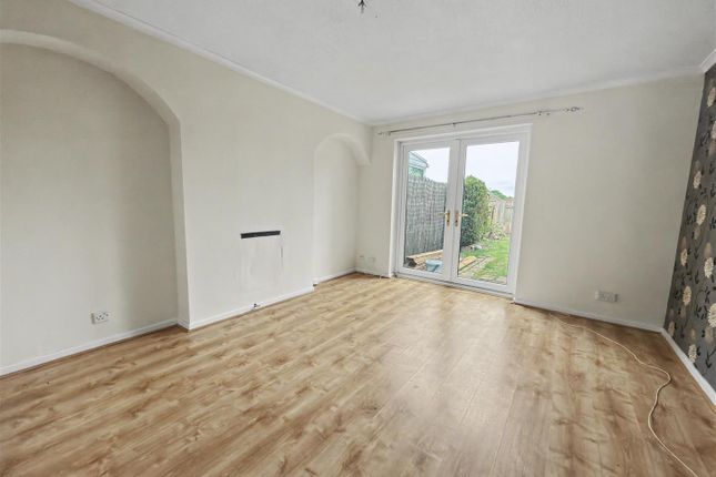 6, Amiens Close, Darlington photo 2