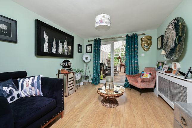 3, Peddlars Grove, Yateley photo 3