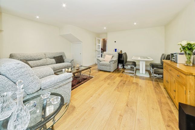 Ranmore Close, Crawley photo 4