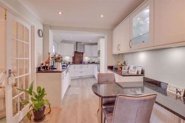 23, Warren Drive, Wickford photo 4
