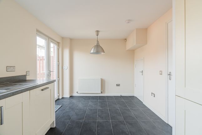 15, Larchwood Square, Edinburgh photo 4