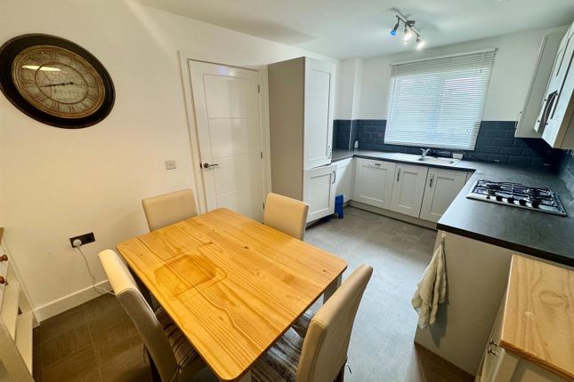 7, Wagoners Way, Scarborough photo 3