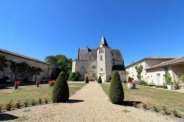 Thumbnail Villa for sale in Poitou-Charentes, France