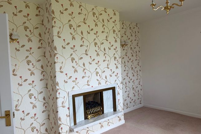 37 Ferney Field Road, Oldham photo 5