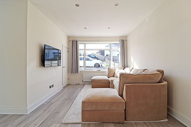 87, Essex Way, South Benfleet photo 4