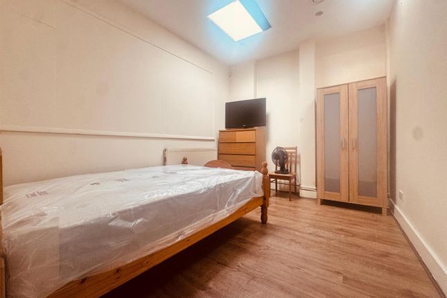 Flat 1, 98, Mile End Road, London photo 5
