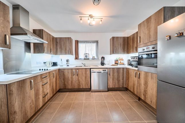 64, Blueberry Court, Rainham photo 4