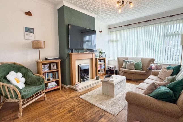 33 Merlin Crescent, Bridgend photo 3