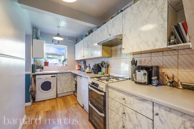 Terraced house for sale in Kingshill Avenue, Worcester Park