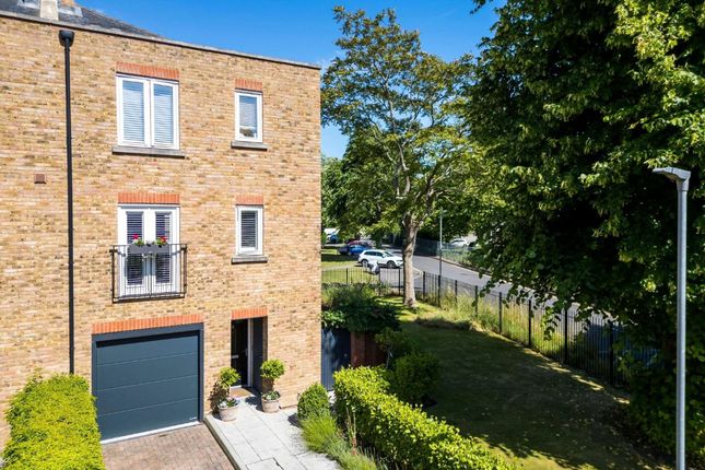 15 King William Close, Chichester photo 4