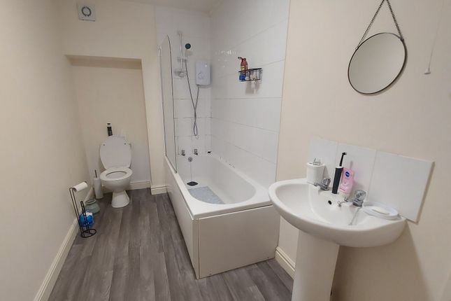 1 Olivias Court 67, Smith Lane, Bradford photo 5