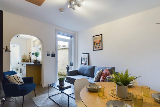 A Spacious And Stylish Large Modern Living Room Pe...