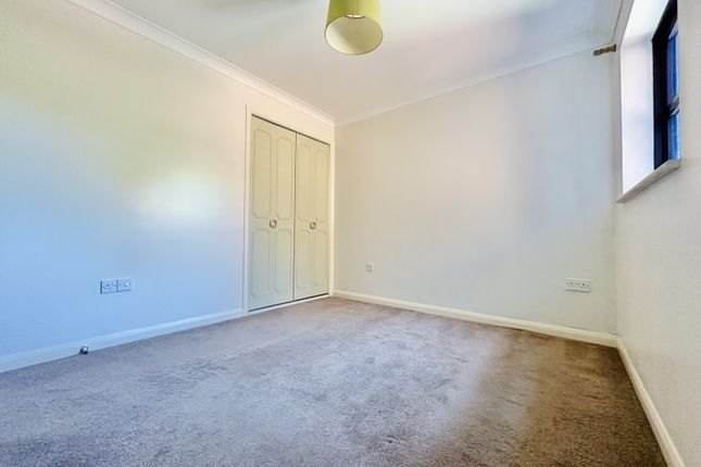 10 Westfield Court,, Clarence Road, Fleet photo 4