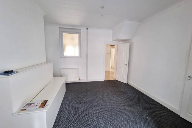 33 Queen Street, Barry photo 3