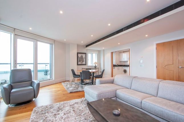 Flat for sale in Brewhouse Lane, London
