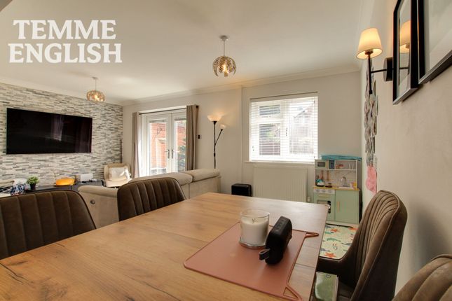 29 Heybridge Drive, Wickford photo 4