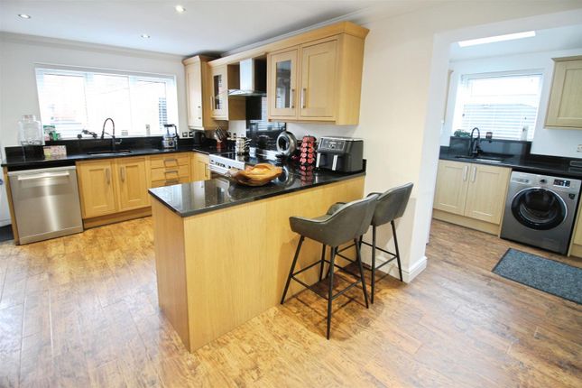 47, Higham Way, Leeds photo 4