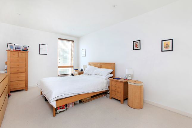 Flat to rent in Wingate Square, Clapham, London