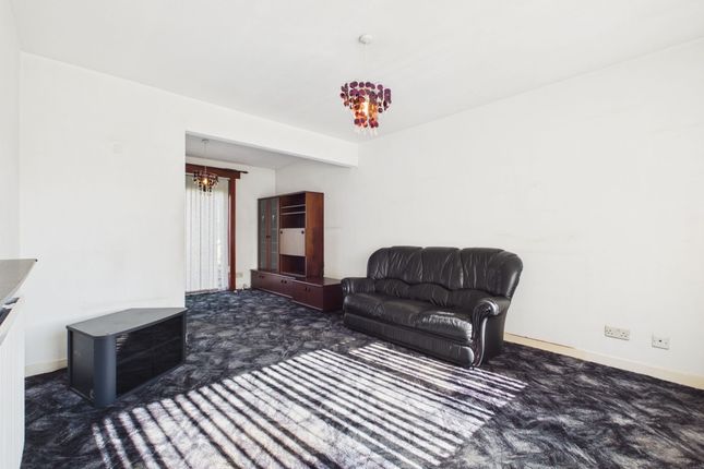 2 Skipness Avenue, Carluke photo 3