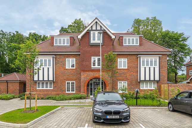 Thumbnail Flat to rent in Albright Gardens, Walton-On-Thames