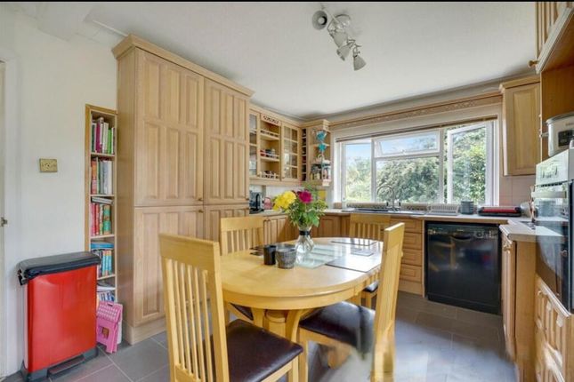 6 Hard Court, St. Barnabas Road, Woodford Green photo 4