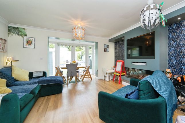9, Maes Ebberston Place, Colwyn Bay photo 2