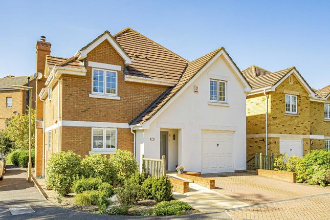 Thumbnail Detached house for sale in Meadow View, Chertsey