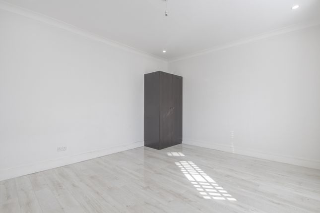 305 Mottingham Road, London photo 2