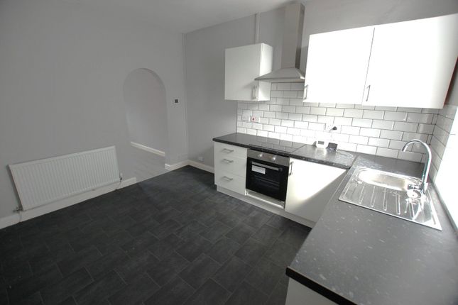 35, Pickford Lane, Greater Manchester photo 4