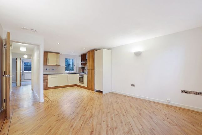 Flat for sale in Dunnings Lane, Rochester
