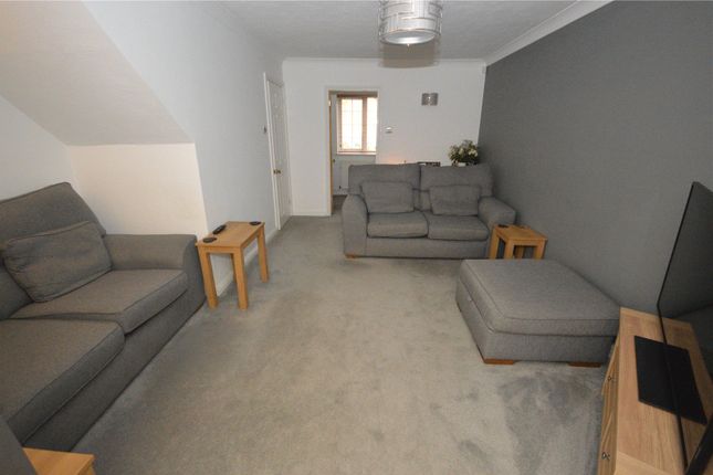 4, Tylers Mead, Bedfordshire photo 4