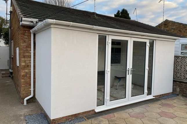 Bungalow to rent in Croft View, Sutton-On-Hull, Hull