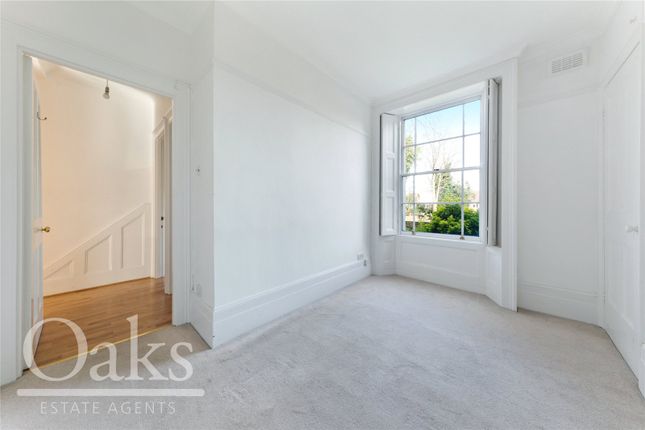 Flat to rent in Park Hall Road, London