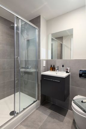 Flat for sale in Edgware Road, Hendon