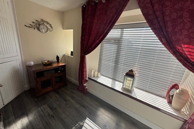 18, Heaton Hill, Bradford photo 3
