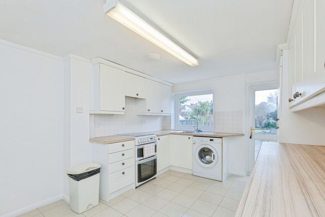 27, Tentercroft Avenue, Leicester photo 2
