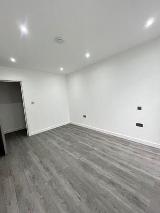 Flat 4, Elitok Court, 15 Rushden Gardens, Ilford photo 5