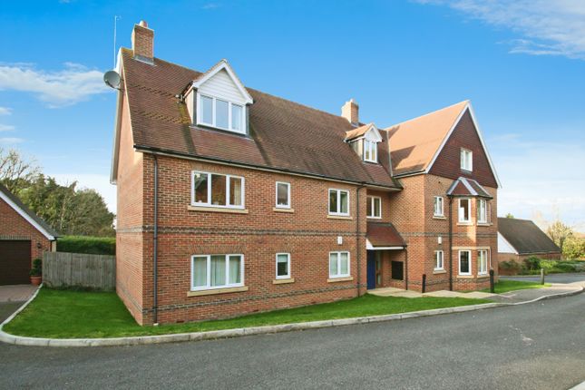 Thumbnail Flat to rent in Dean Court Road, Botley, Oxford