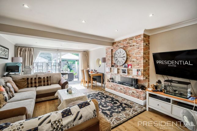 101 Thornhill, Epping photo 4