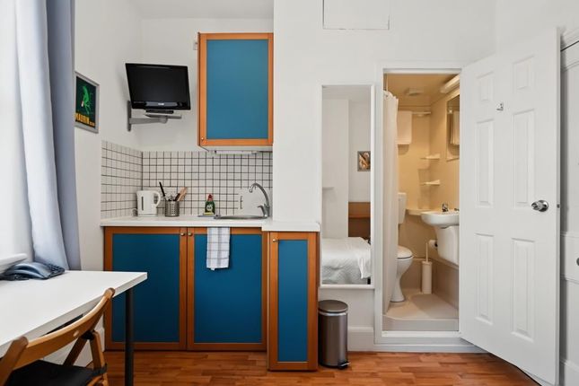 Flat 300, London photo 2