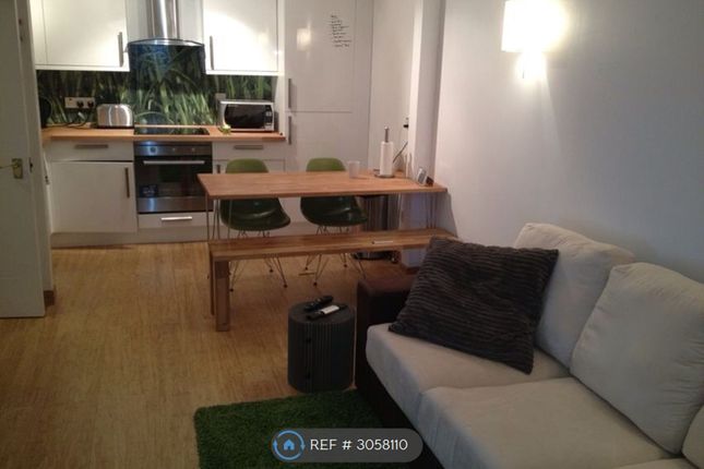 Flat, Island House Wandle Road, Morden photo 2