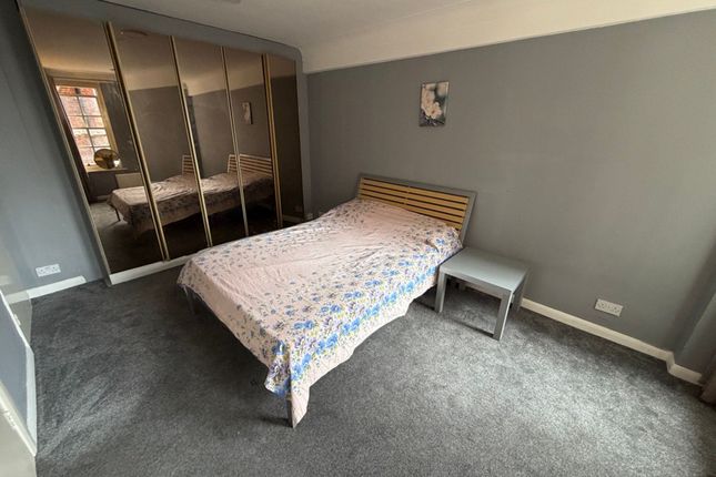 Flat 250, Park West Edgware Road, London photo 4