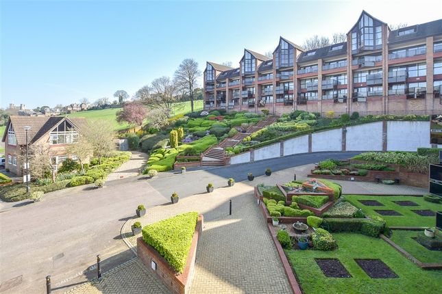 3-bed flat on Esplanade, Rochester, £350,000