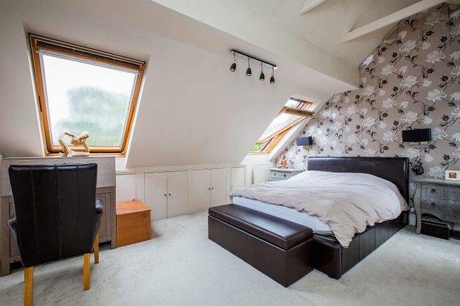 Flat to rent in Clapham Common West Side, Between The Commons