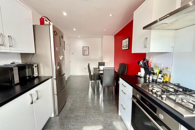4, Sambrook Gardens, Middlesbrough photo 2