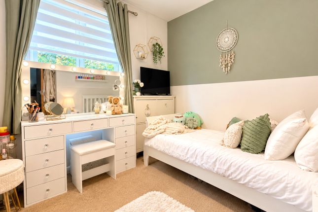 3 Ravensbury Court,, Ringstead Road, Sutton photo 4