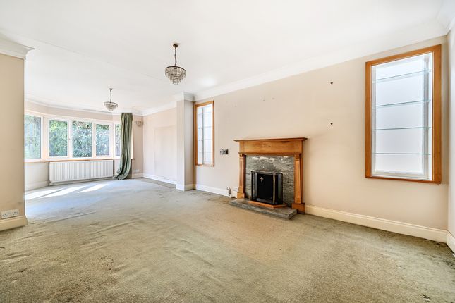 35 Common Close, Horsell, Woking photo 4